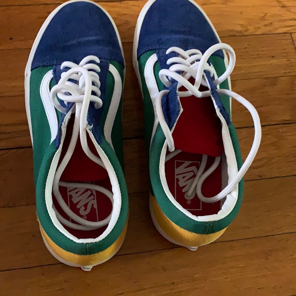 Crayon color blue/ white/red/ yellow Vans